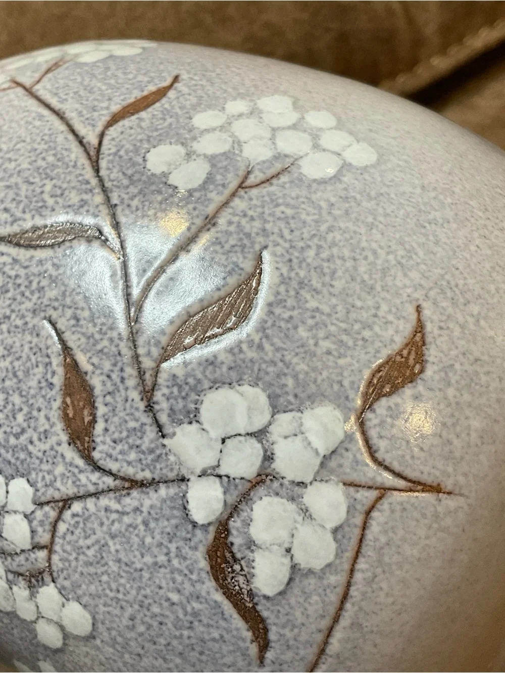 Serra Earthenware Bud Vase with White Flower Inlays